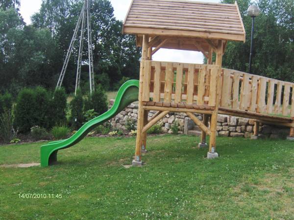 część placu zabaw dla dzieci