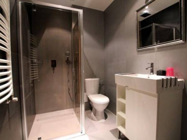 ŁAZIENKA/BATHROOM 5