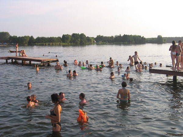 ... przyjemna kąpiel w ciepłym jeziorze