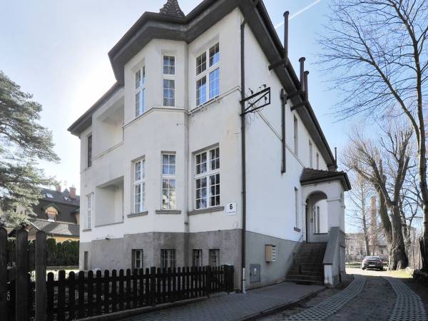 Dom z dwoma apartamentami