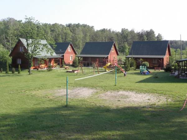 boisko do siatkówki, domki nr 14, 11, 10, 9.