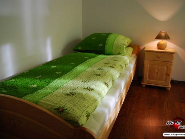 pokój z łóżkami pojedynczymi