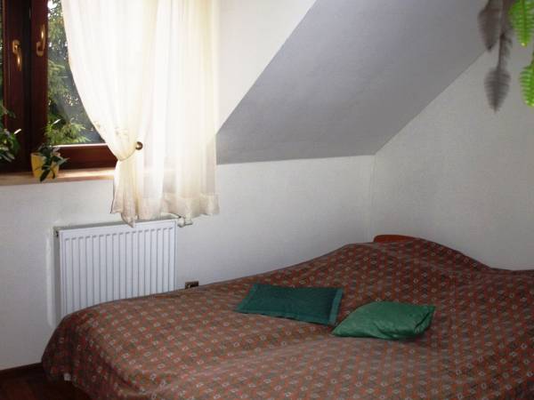 Sypialnia trzyosobowa z łazienką, segment nr 1