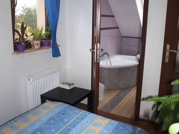 Sypialnia dwuosobowa z łazienką, segment nr 1