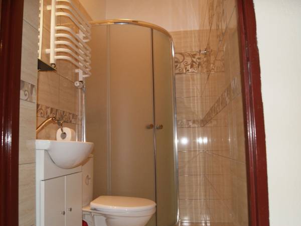 Prywatna łazienka i natrysk.