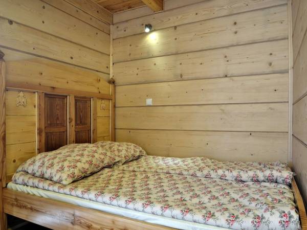 łóżko w domku 5os.