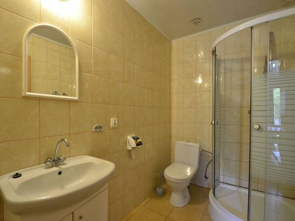 łazienka w domku 7os.