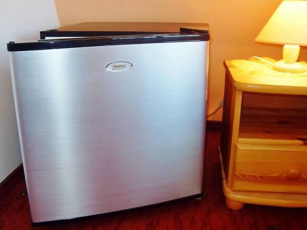 Nowoczesny pok.2-4-os. z nowym ,hotelowym łozkiem małżeńskim ( lub 2 pojed. na zyczenie) na sprężynach bonellowych, kanapa rozkładaną,balkonem, sat-tv, nowoczesną łazienką ( deszczownica) lodówką, czajnikiem, filiżankami, talerzykami, sztuccami