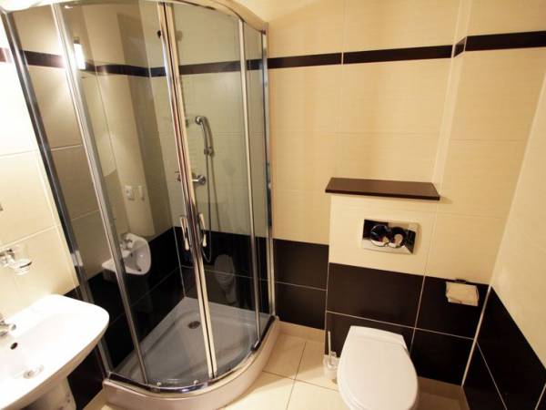 Pokój dwuosobowy - łazienka