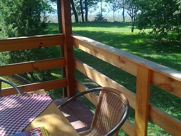 Taras z widokiem na jezioro