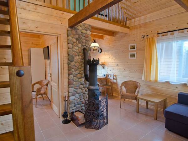 domki- salonik z kominkiem