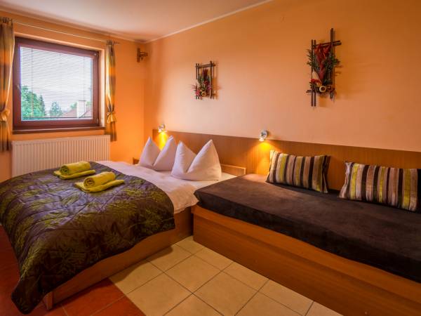 spialna s lazenkou 3luzka, v 5os apartamente.