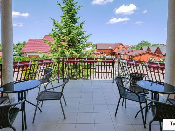 WSPÓLNY TARAS W PENCJONACIE