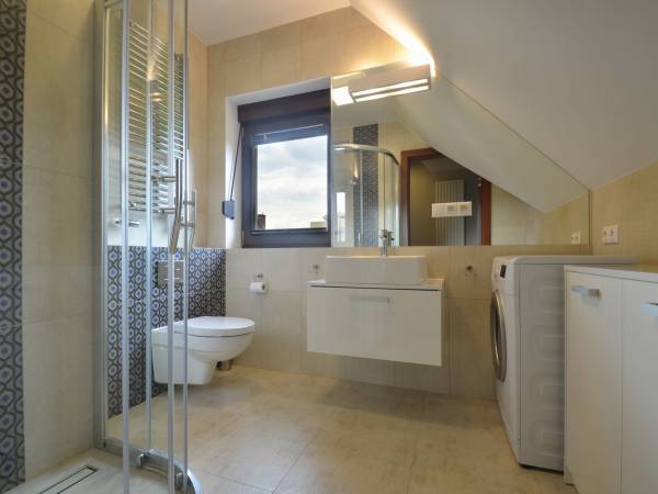 Apartament z balkonem-łazienka