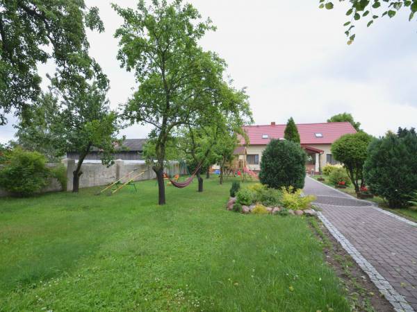 ogrod przed dworkiem