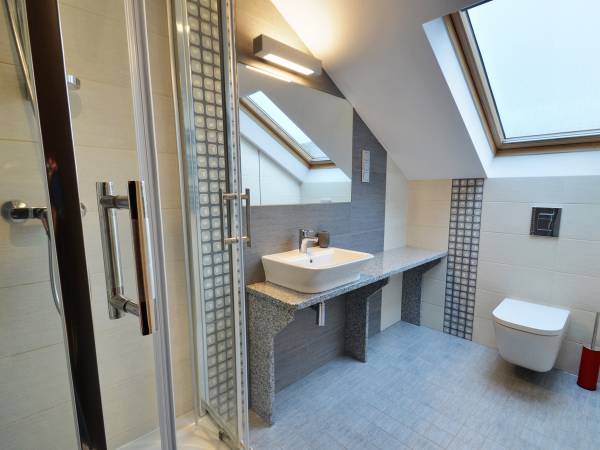 apartament czteroosobowy z aneksem kuchennym i balkonem 