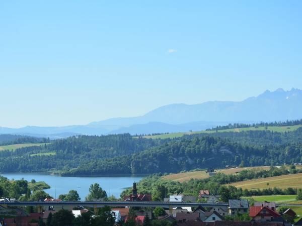 widok na Tatry i Jezioro Czorsztyńskie