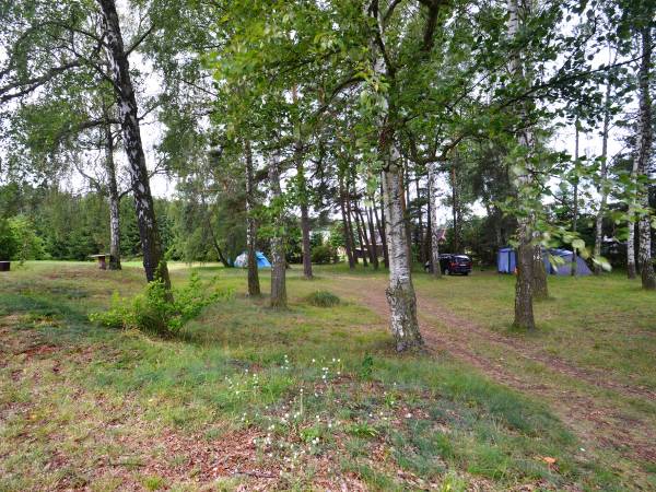 miejsce na namioty i przyczepy