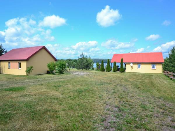 Domki nr 1 i 2 ( po lewej)