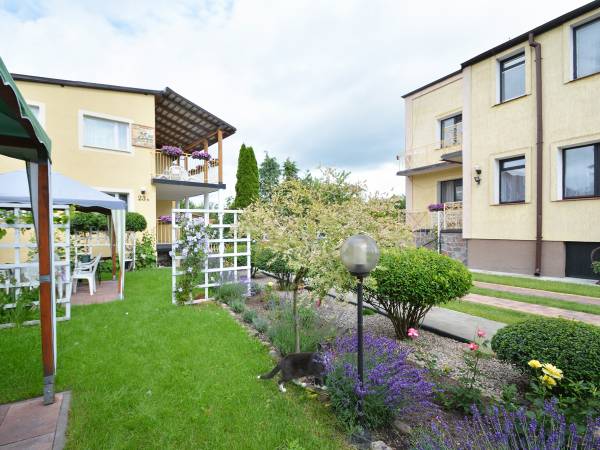 Dom Gościnny AGA w pobliżu jeziora i lasu