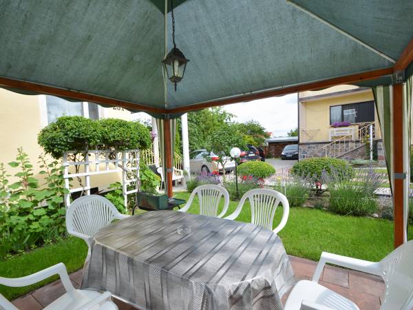 Miejsce wypoczynku w ogrodzie.