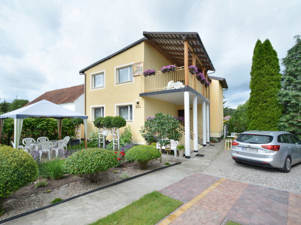 ''aga'' z frag. ogrodu.