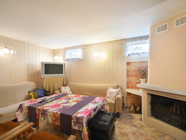 Dom Gościnny AGA w pobliżu jeziora i lasu