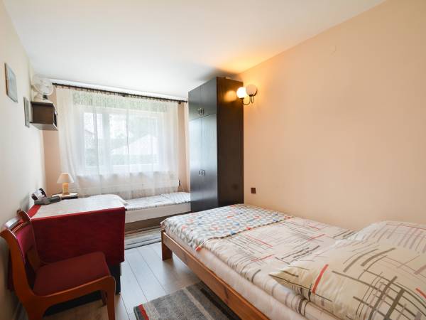 Dom Gościnny AGA w pobliżu jeziora i lasu