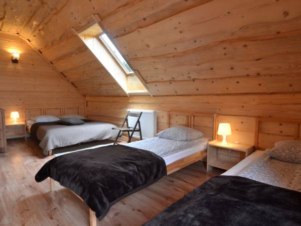 sypialnia w domu 8 osobowym