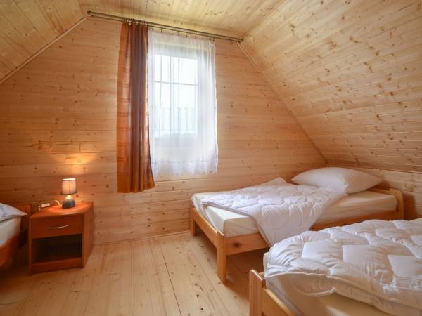 sypialnia w domu 7-os.