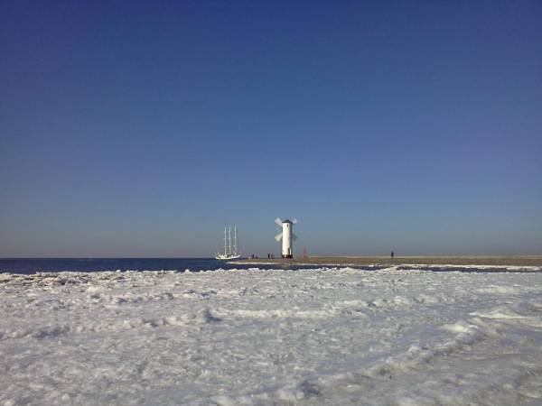 Plaża w Świnoujściu zimową porą.