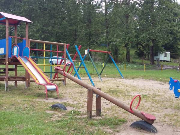 Dom Bratek Plaża głowna plac zabaw