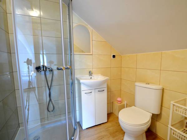 Pokoje i domki letniskowe - wynajem Śliwin, koło Rewala, Al. Lipowa 5