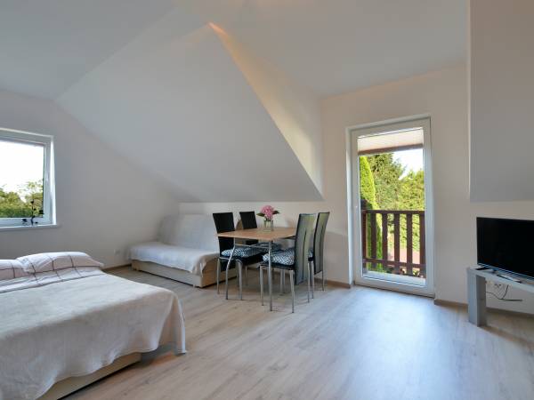 Pokoje i domki letniskowe - wynajem Śliwin, koło Rewala, Al. Lipowa 5