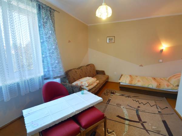 Pokój 2/3 osobowy ze wspólną łazienką. Nr 11