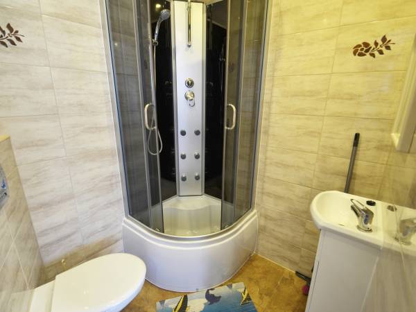 (2) pokój 6 osobowy 