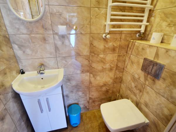 (2) pokój 6 osobowy 