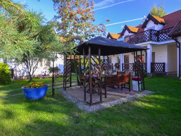 jedna z altanek do dyspozycji gości