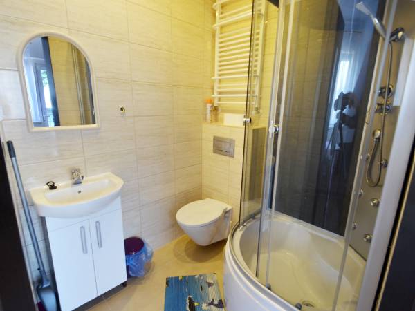 (1) pokój 4 osobowy