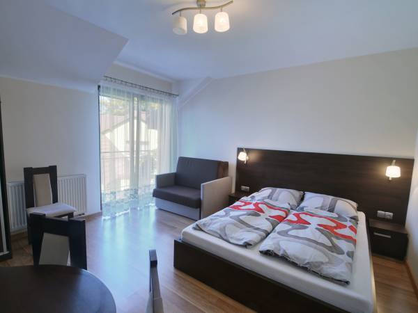 Pokój nr 4 z łazienką i balkonem