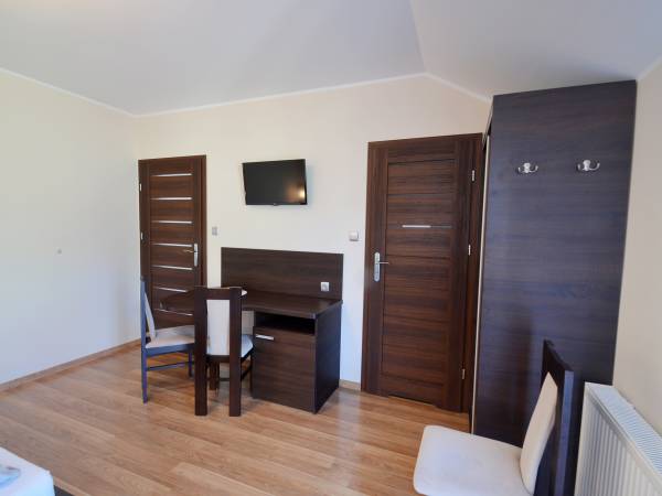 Pokój nr 4 z łazienką i balkonem