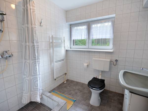 łazienka pokoju 4 osobowego