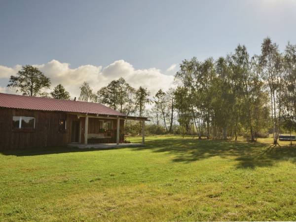 Domek nr 2 i duży trawnik