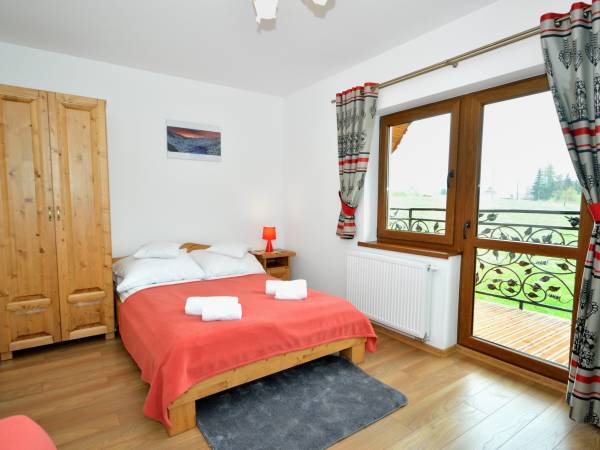 Balkon z widokiem na Tatry.