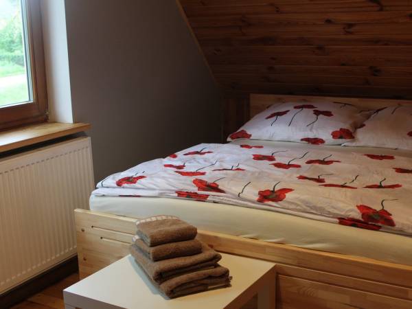 duga sypialnia na piętrze