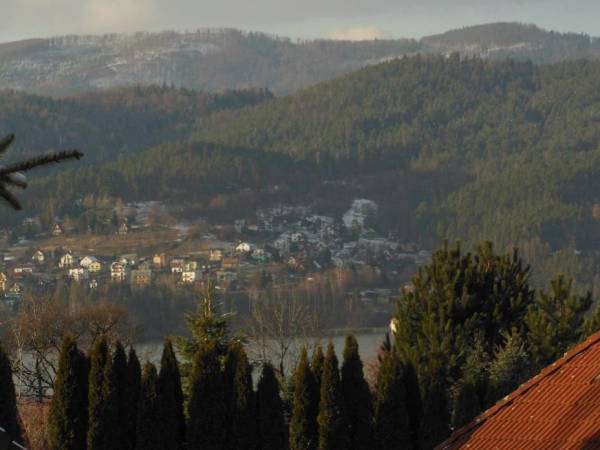 widok z balkonu na jezioro