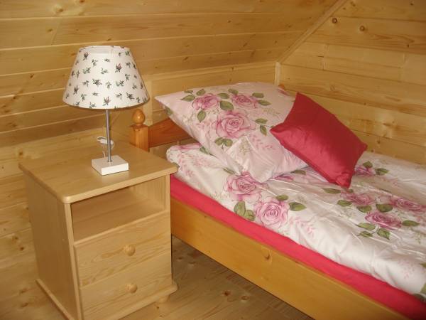 sypialnia mała 2 łóżka