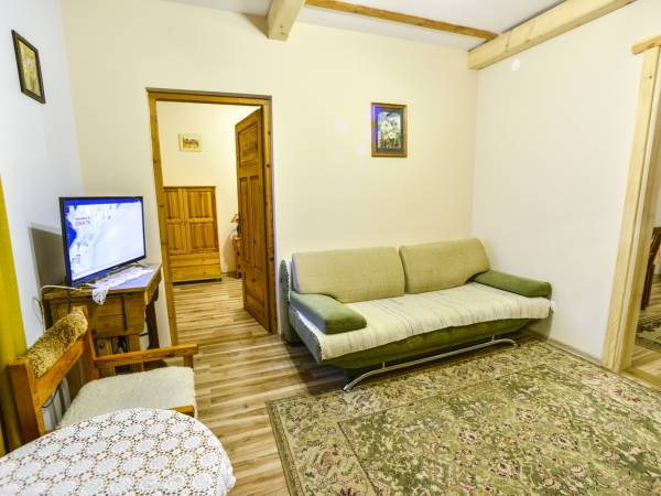 Pod Modrzewiem - salon