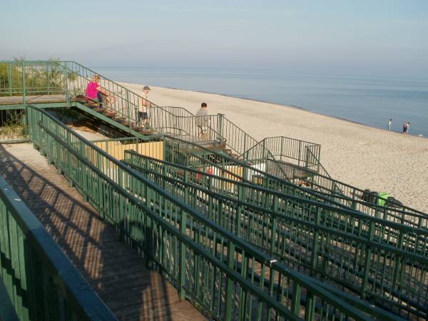 MIĘDZYWODZIE -zejście i zjazd na plażę.