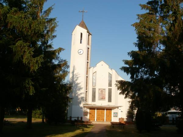 W pobliżu ośrodka -kościół.